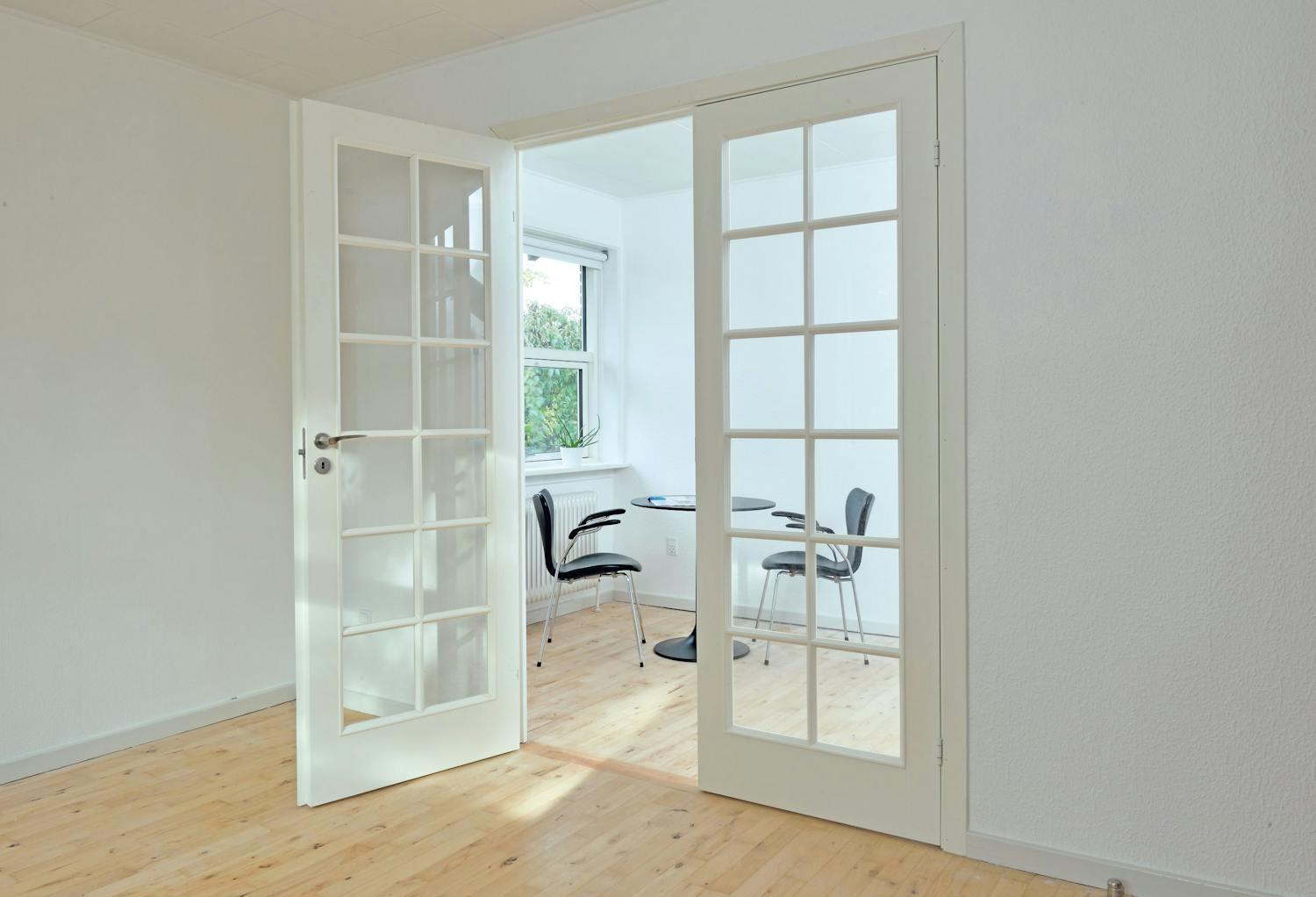 Suurenna olohuonetta ja päästä valoa sisään lasiset pariovet Suurenna olohuonetta ja päästä valoa sisään lasiset pariovet